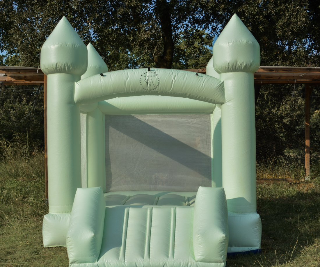 castillo hinchable verde